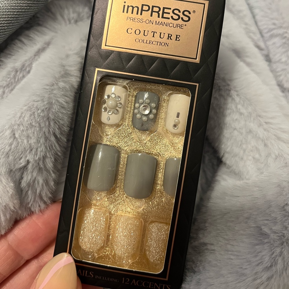 NIB imPRESS press on nails
